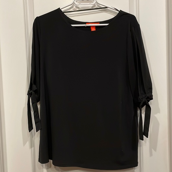 Ladies black top. - Picture 1 of 4